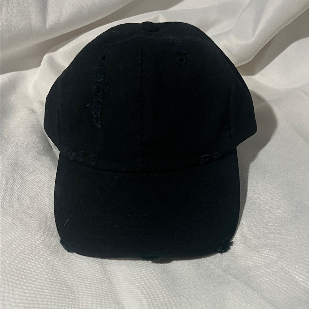 Black Distressed Baseball Cap‎